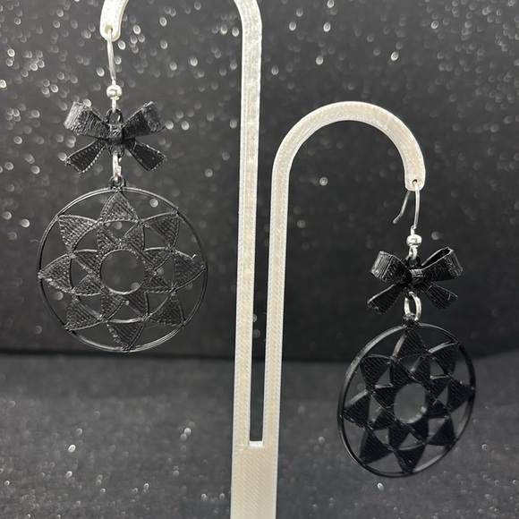 Roundabout Chic Earrings - Picture 4 of 4